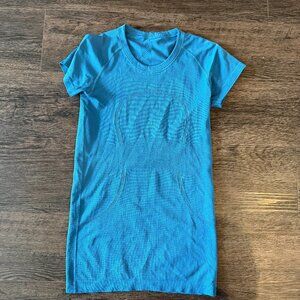 BLUE LULULEMON TOP